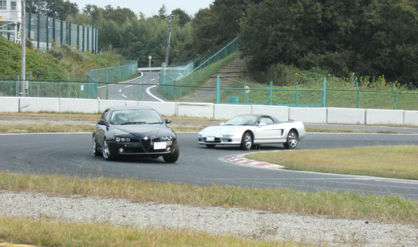 KUROサマ、運転している姿がみえます。 初走行、どんな気持ちなんでしょう。