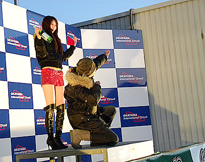 続いて、レースA　AR１５０-９　表彰式。 初レース参戦で １位： たけ坊さま　  おめでとうございます☆